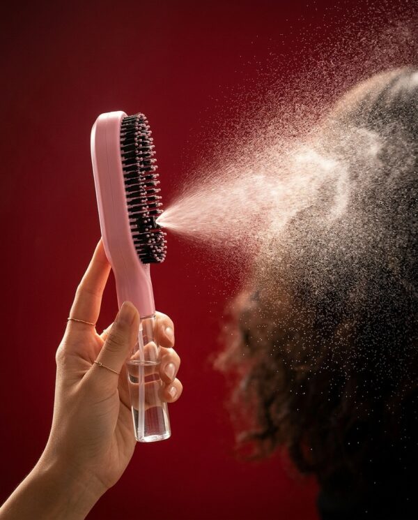 Cascadhe · spray-action-mist Cascadhe en action, brume fine projetee par le spray integre