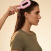 Cascadhe · wet-hair-tension-brushing Cascadhe brossant cheveux textures boucles 3c-4a en lumiere golden hour